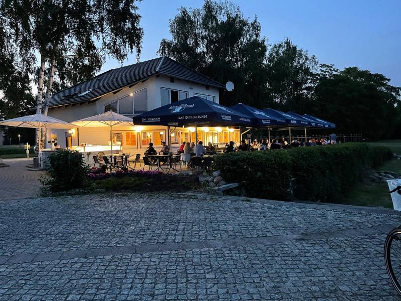La Villa del Lago from outside in the evening