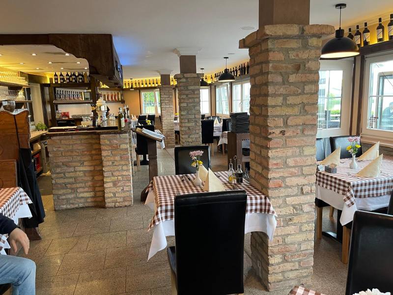Dining room with brick pillars